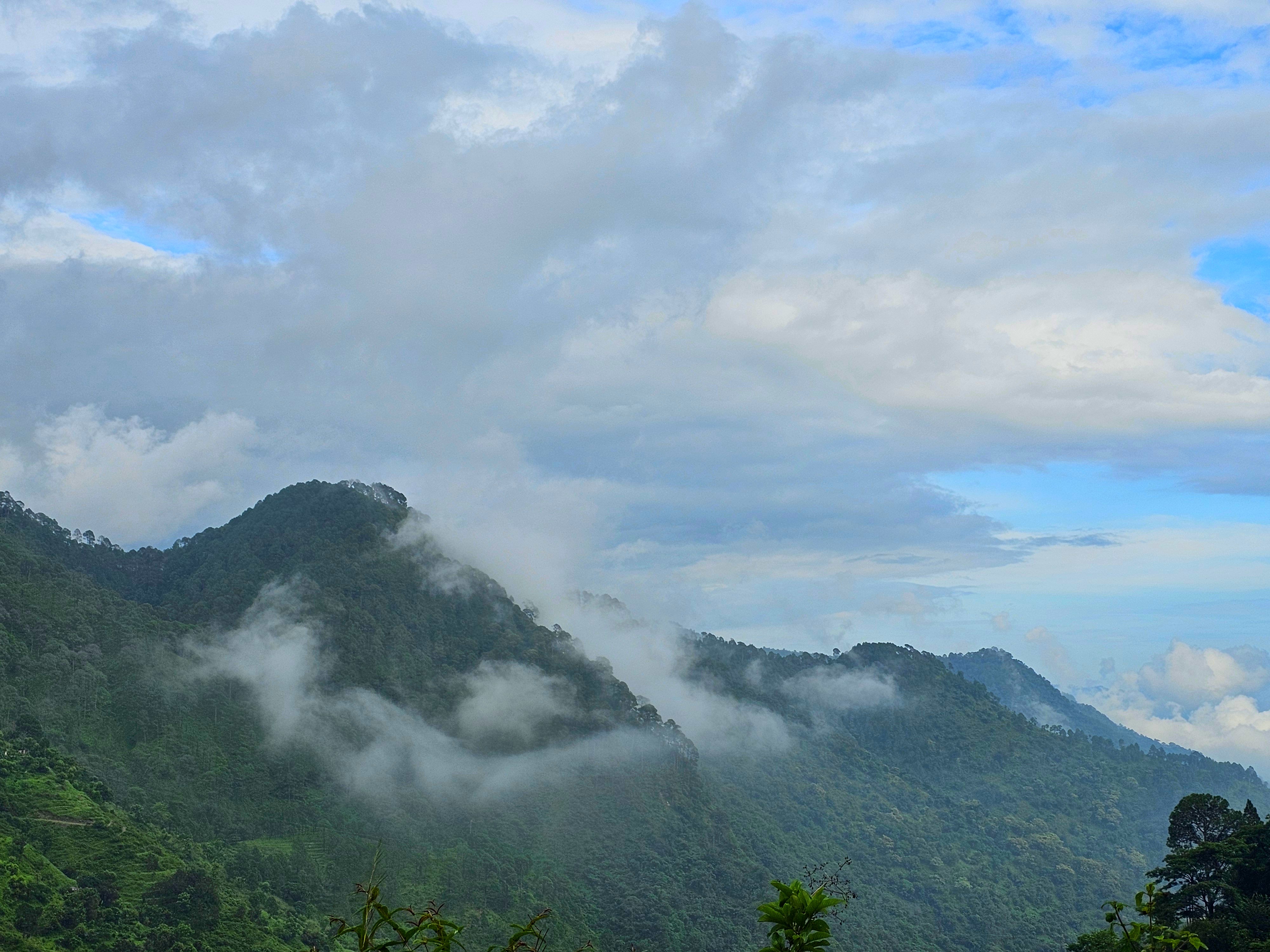 Khanabadosh mountain house view